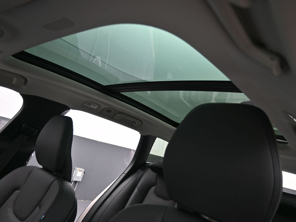 2026 Volvo V60 Cross Country Plus - Photo 25