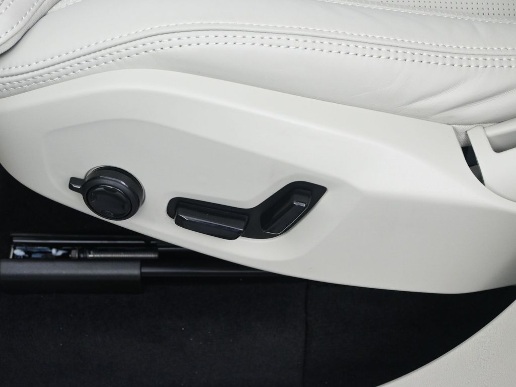 2026 Volvo XC90 Ultra - Photo 12
