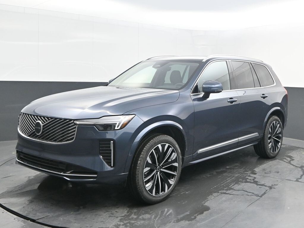 2026 Volvo XC90 B5 Core photo 3