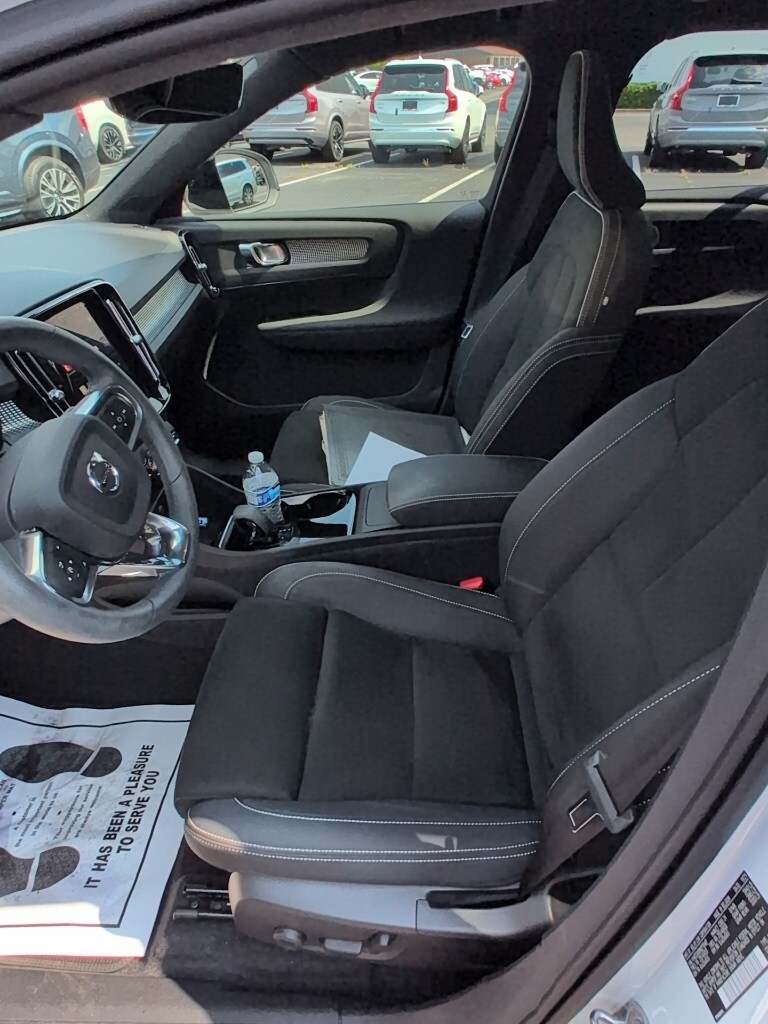 2022 Volvo XC40 Recharge P8 Plus photo 4