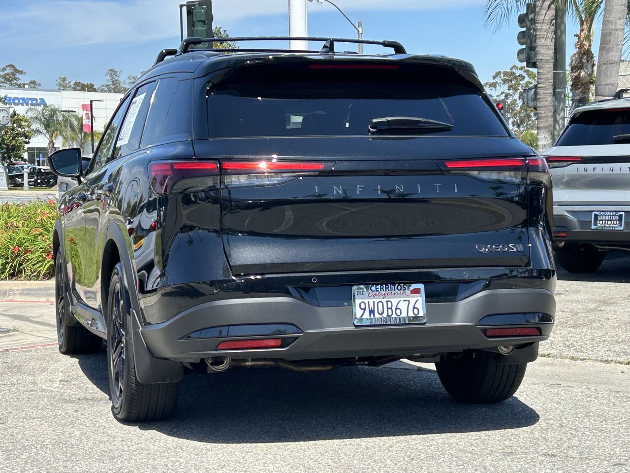 2026 INFINITI QX60 Sport photo 2