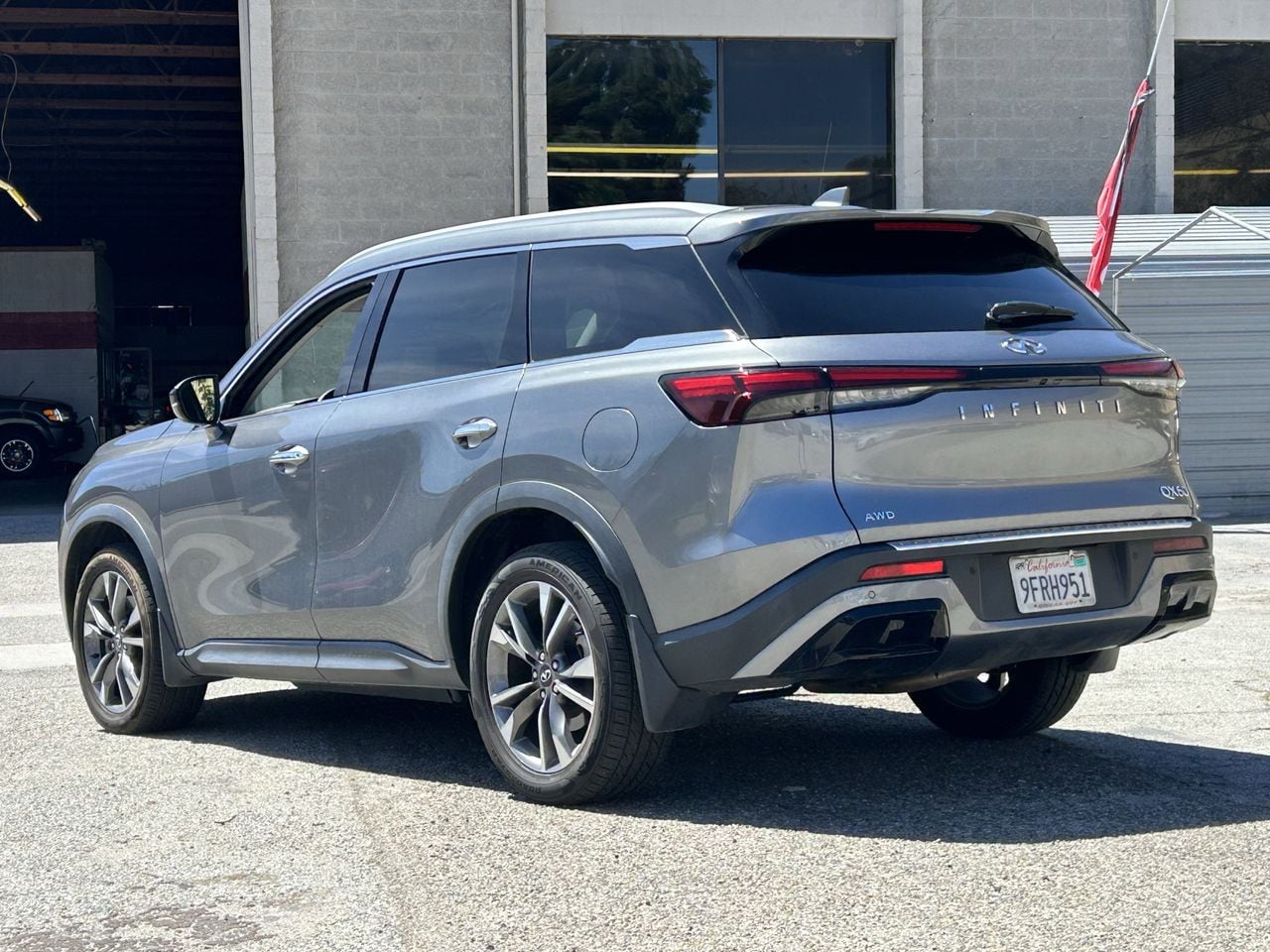 2023 INFINITI QX60 Luxe photo 3