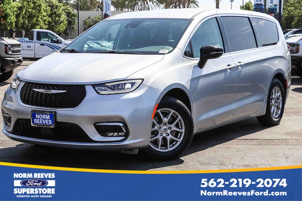 Used 2024 Chrysler Pacifica Touring L Touring L FWD