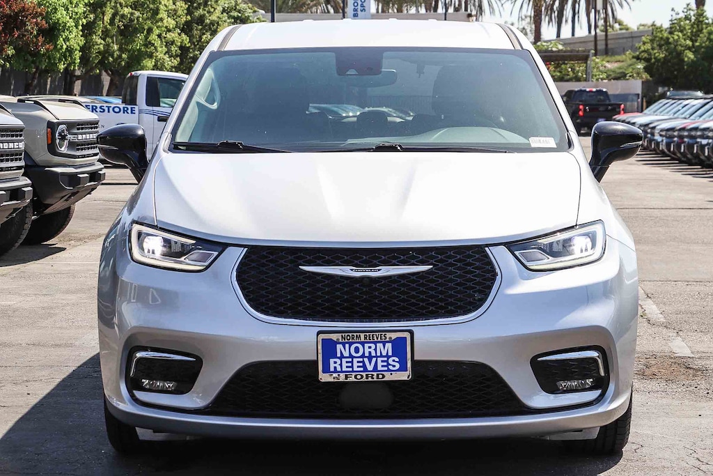 Used 2024 Chrysler Pacifica Touring L Touring L FWD