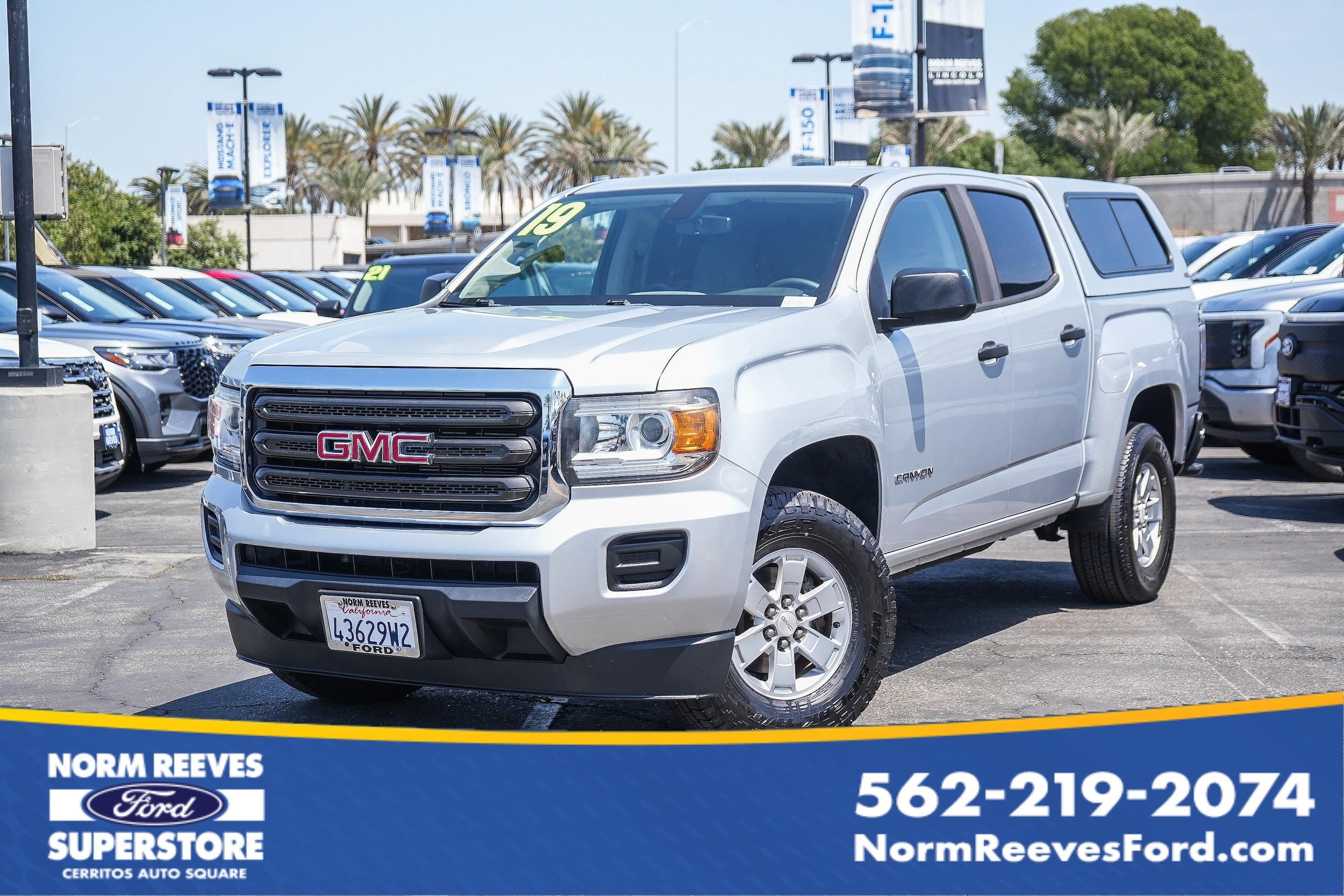 2016 GMC Canyon 2WD Base Crew Cab Short Box's photo