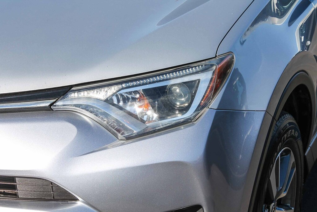 Used 2018 Toyota RAV4 XLE XLE FWD