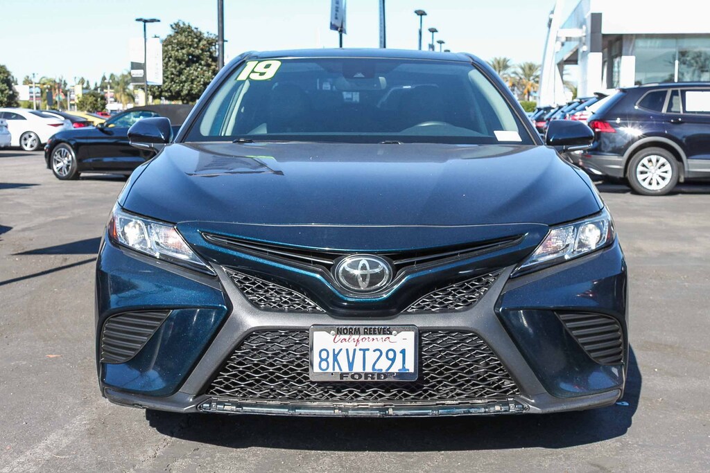 Used 2019 Toyota Camry SE SE Auto