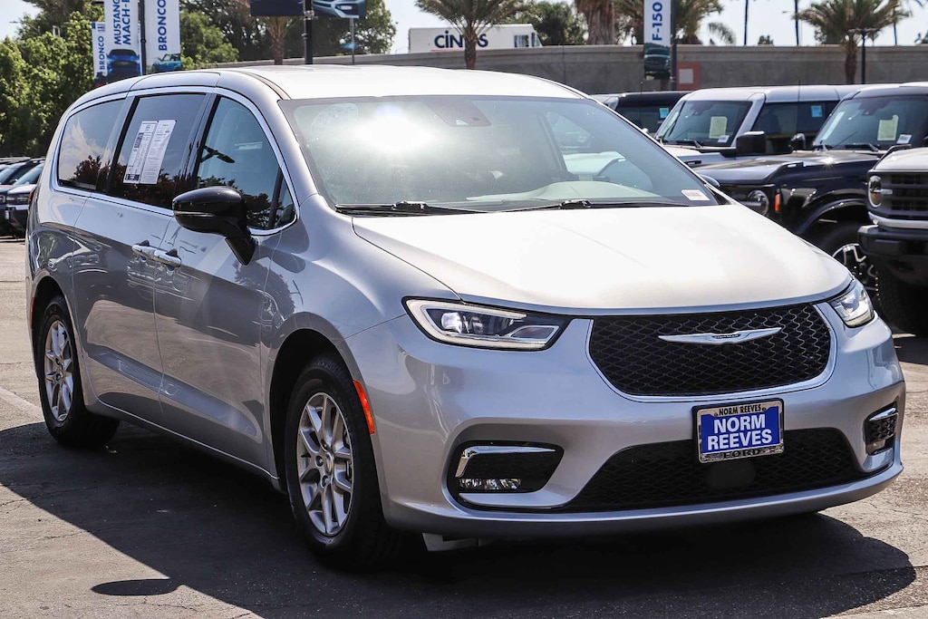 Used 2024 Chrysler Pacifica Touring L Touring L FWD