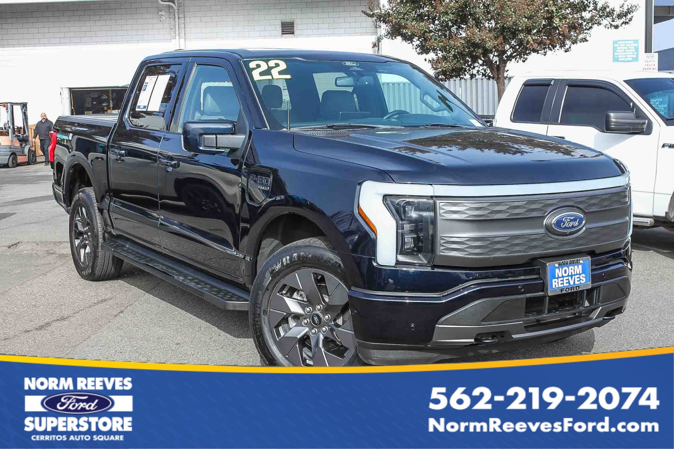 2022 Ford F-150 Lightning Lariat's photo