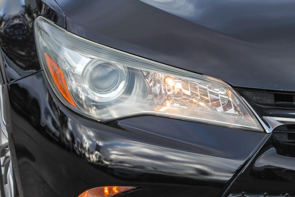 Used 2015 Toyota Camry SE Sedan