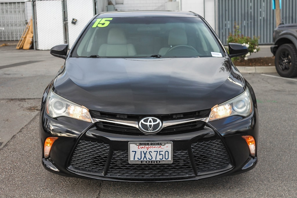 Used 2015 Toyota Camry SE Sedan