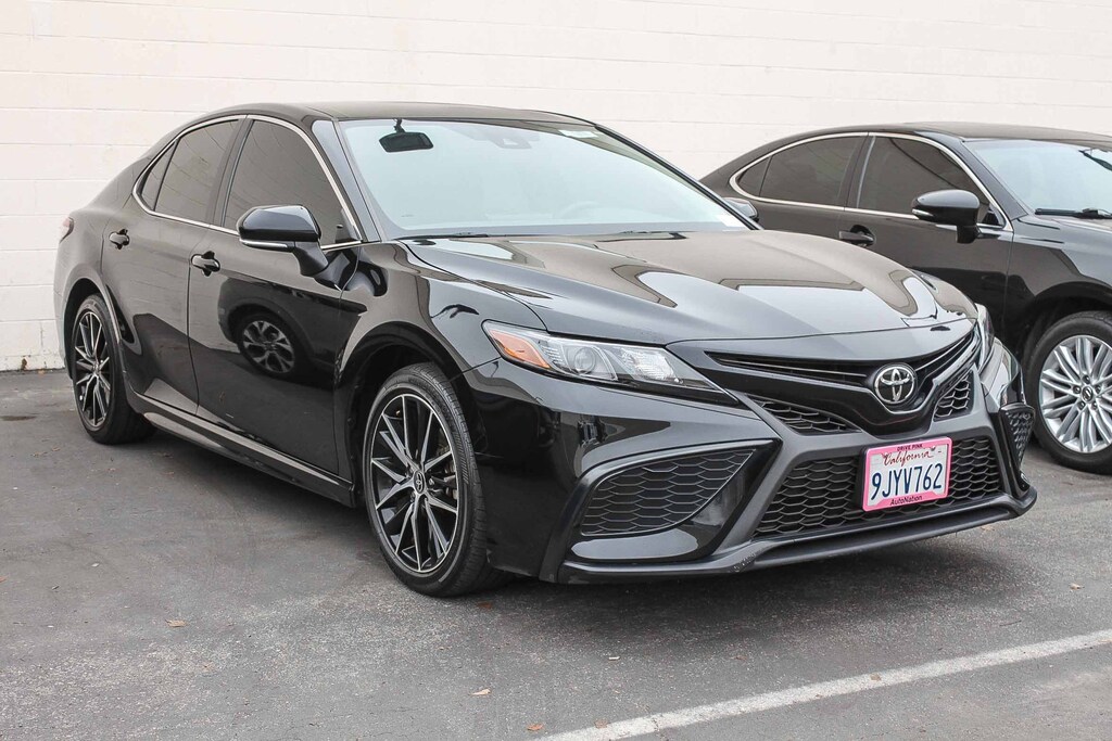 Used 2024 Toyota Camry SE SE Auto