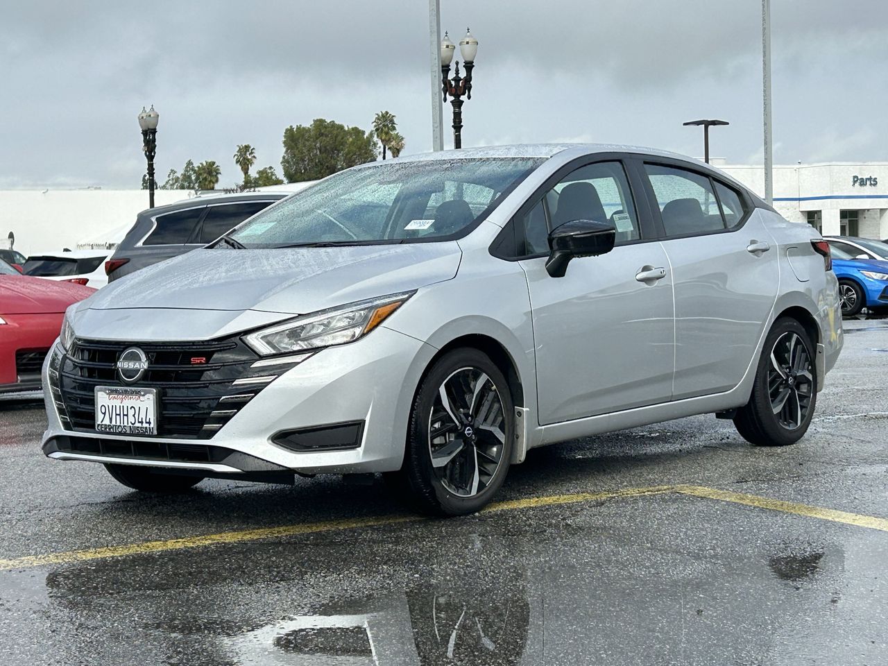 2025 Nissan Versa 1.6 SR photo 2