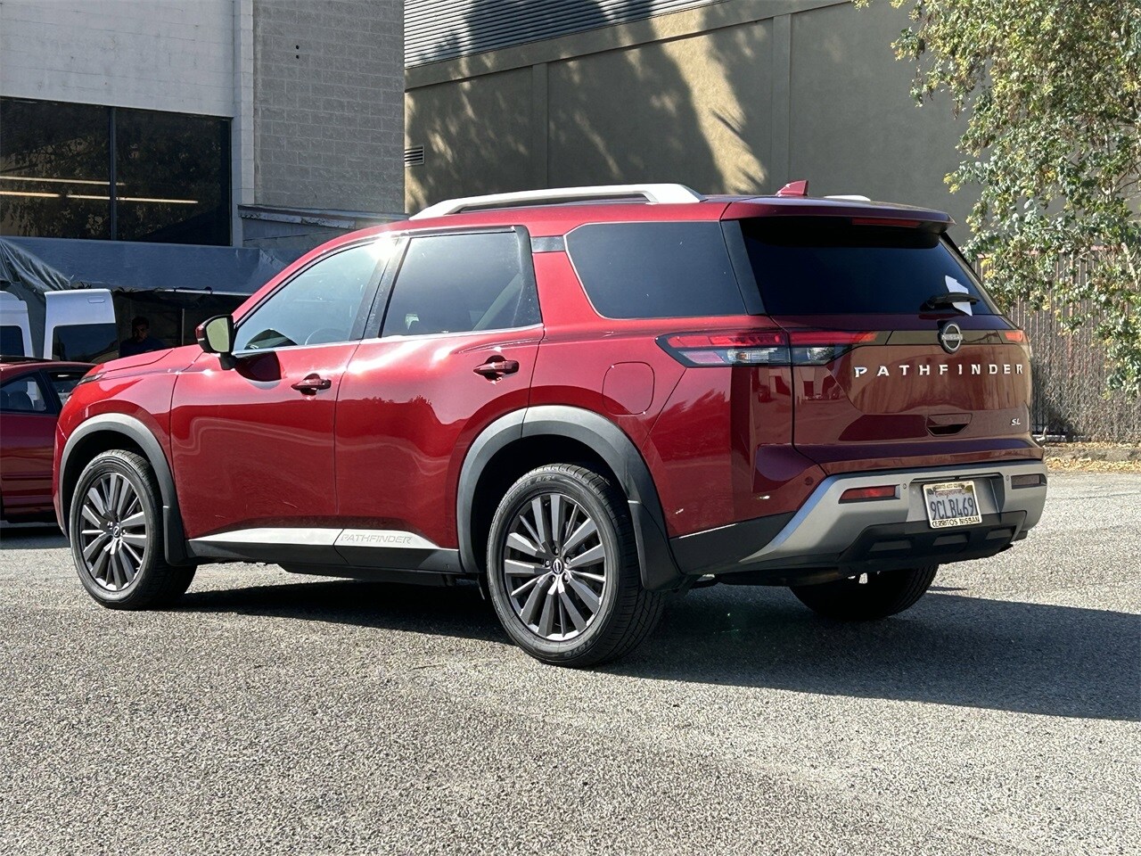 2022 Nissan Pathfinder SL photo 3