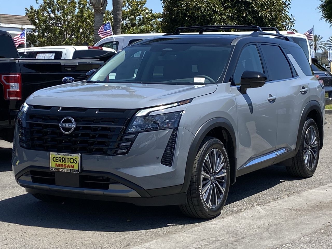 2026 Nissan Pathfinder Platinum 4WD's photo