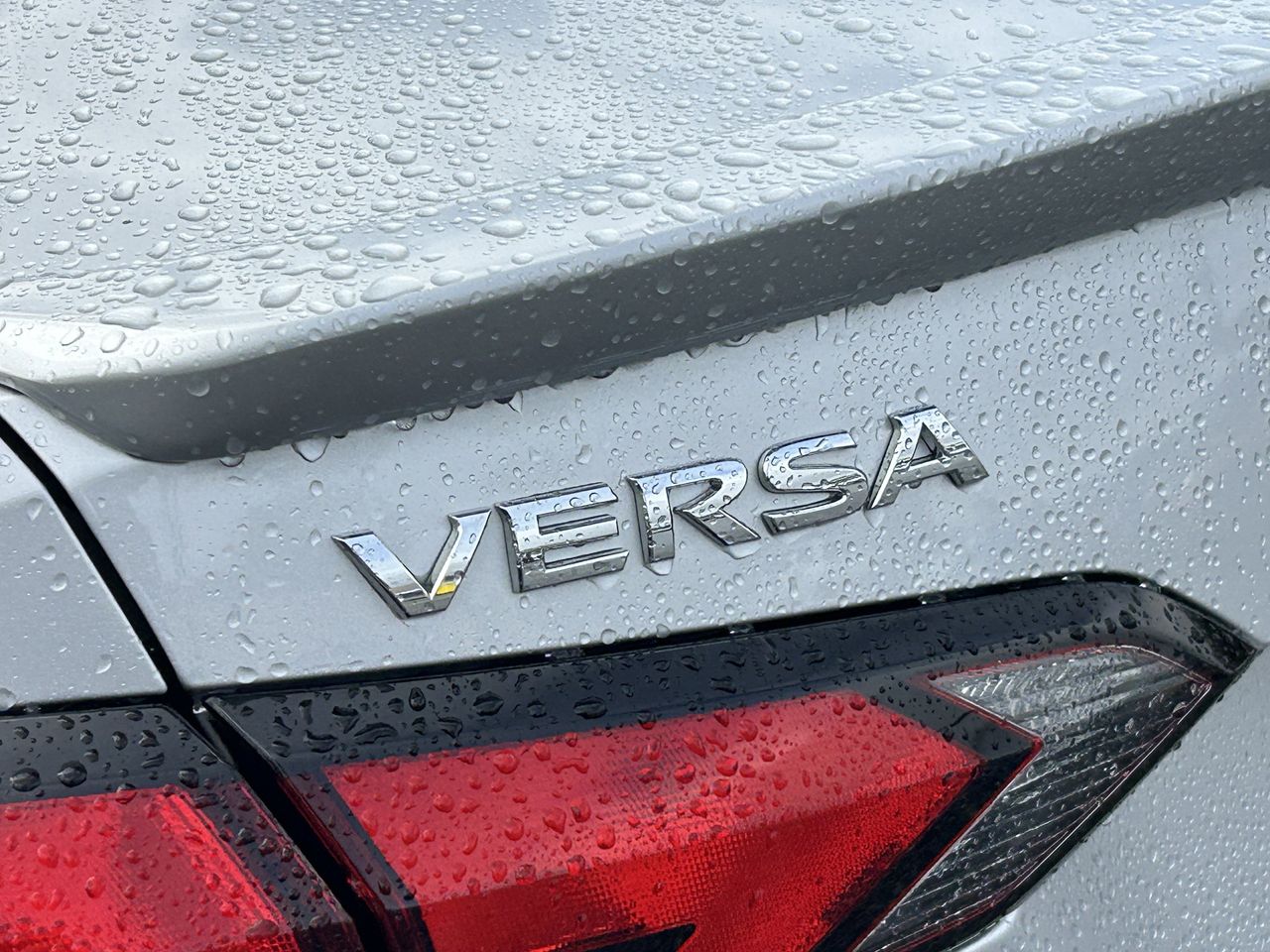 2025 Nissan Versa 1.6 SR photo 5