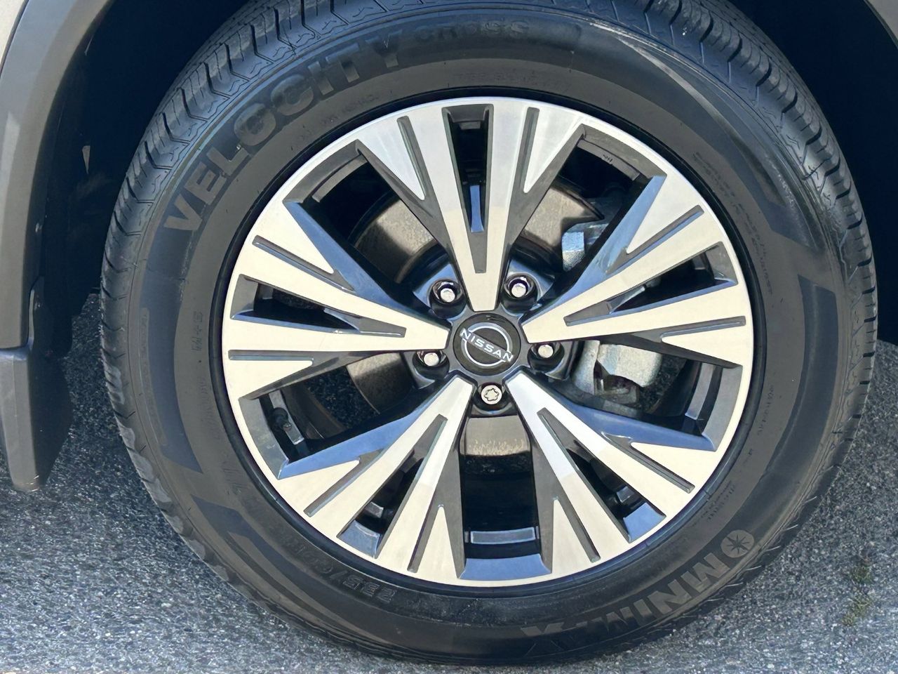 2023 Nissan Rogue SV photo 3