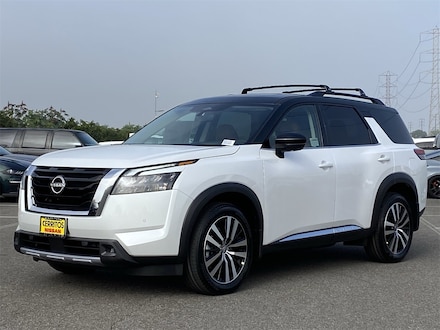 2025 Nissan Pathfinder Platinum SUV