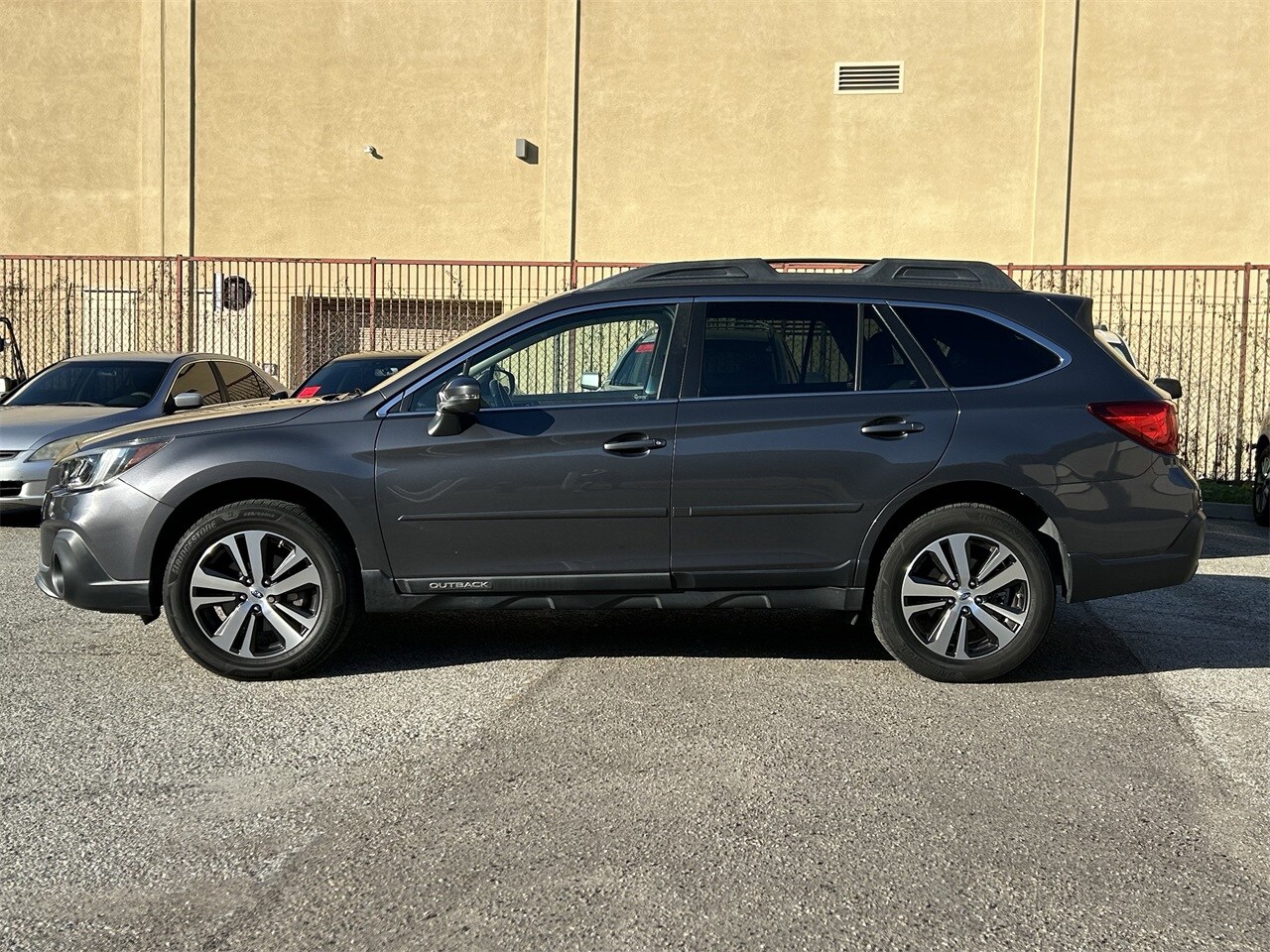 2018 Subaru Outback 2.5i photo 2