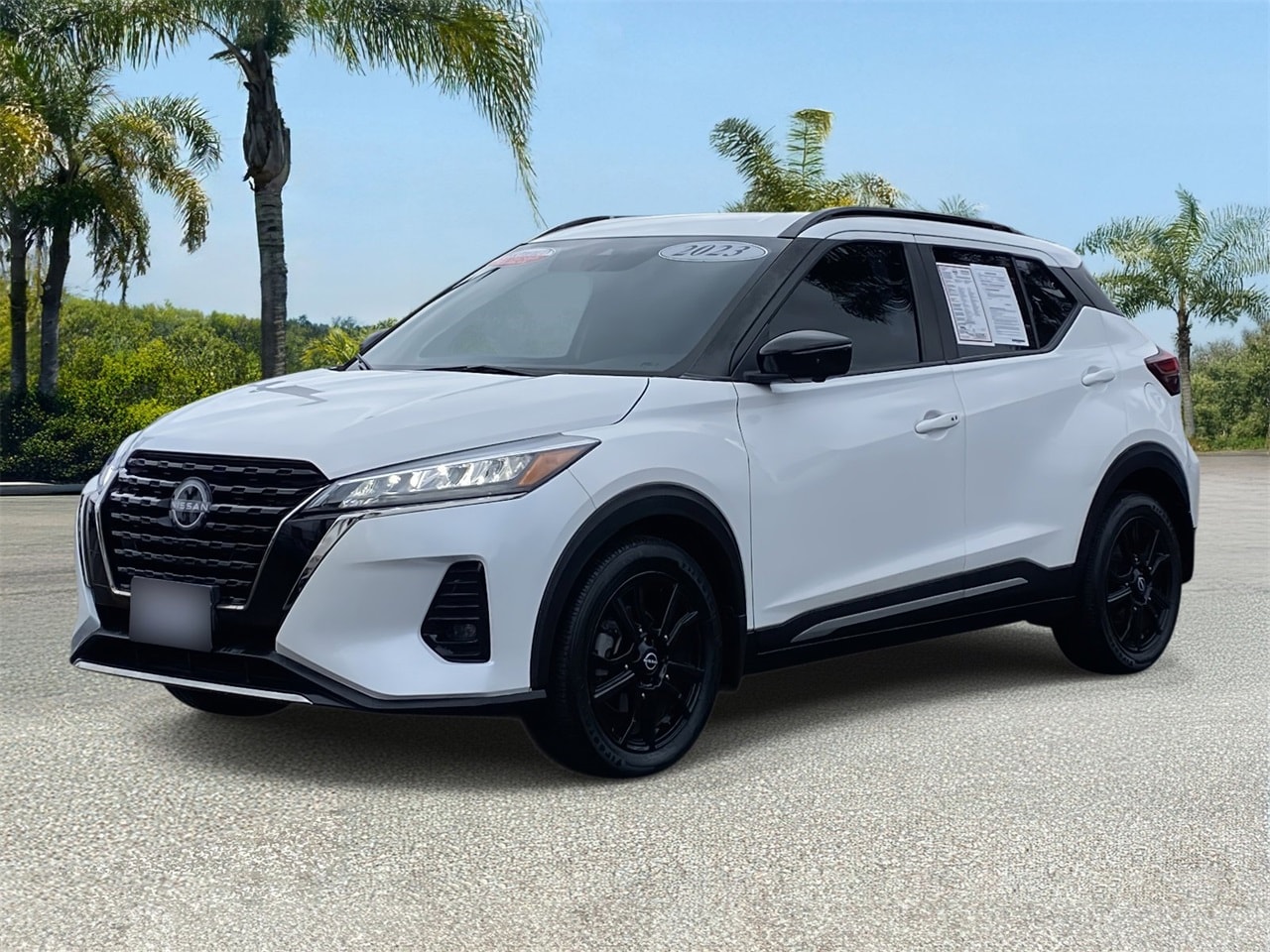 2023 Nissan Kicks SR's photo