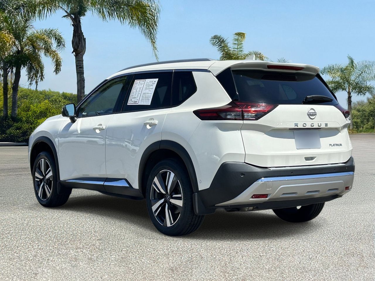 2023 Nissan Rogue Platinum photo 2