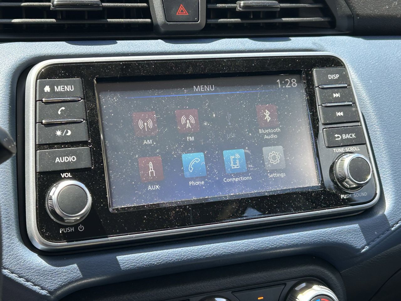 2025 Nissan Versa 1.6 SV photo 6