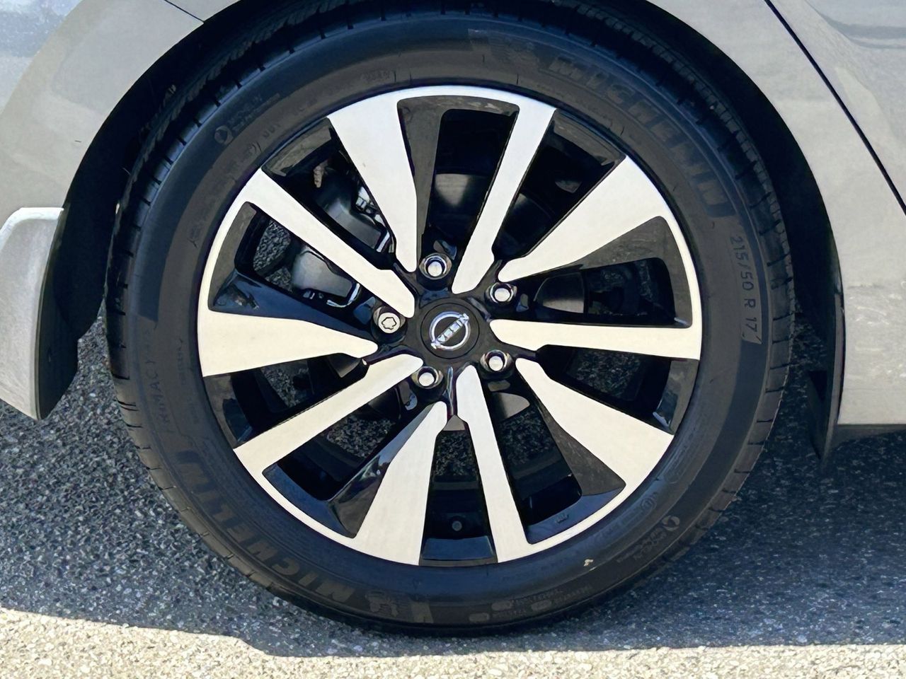 2025 Nissan Sentra SV photo 3