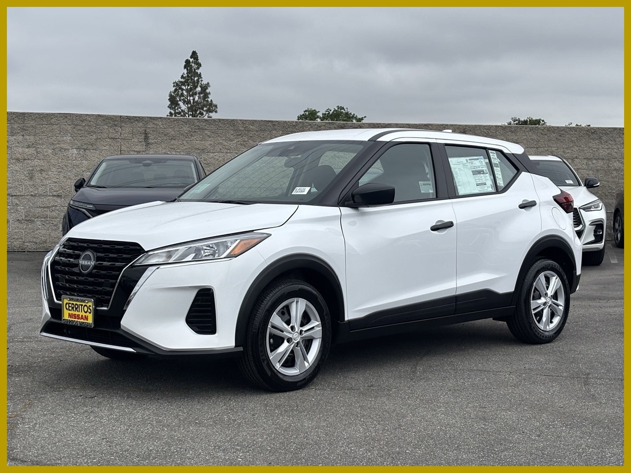 2025 Nissan KICKS PLAY Base's photo