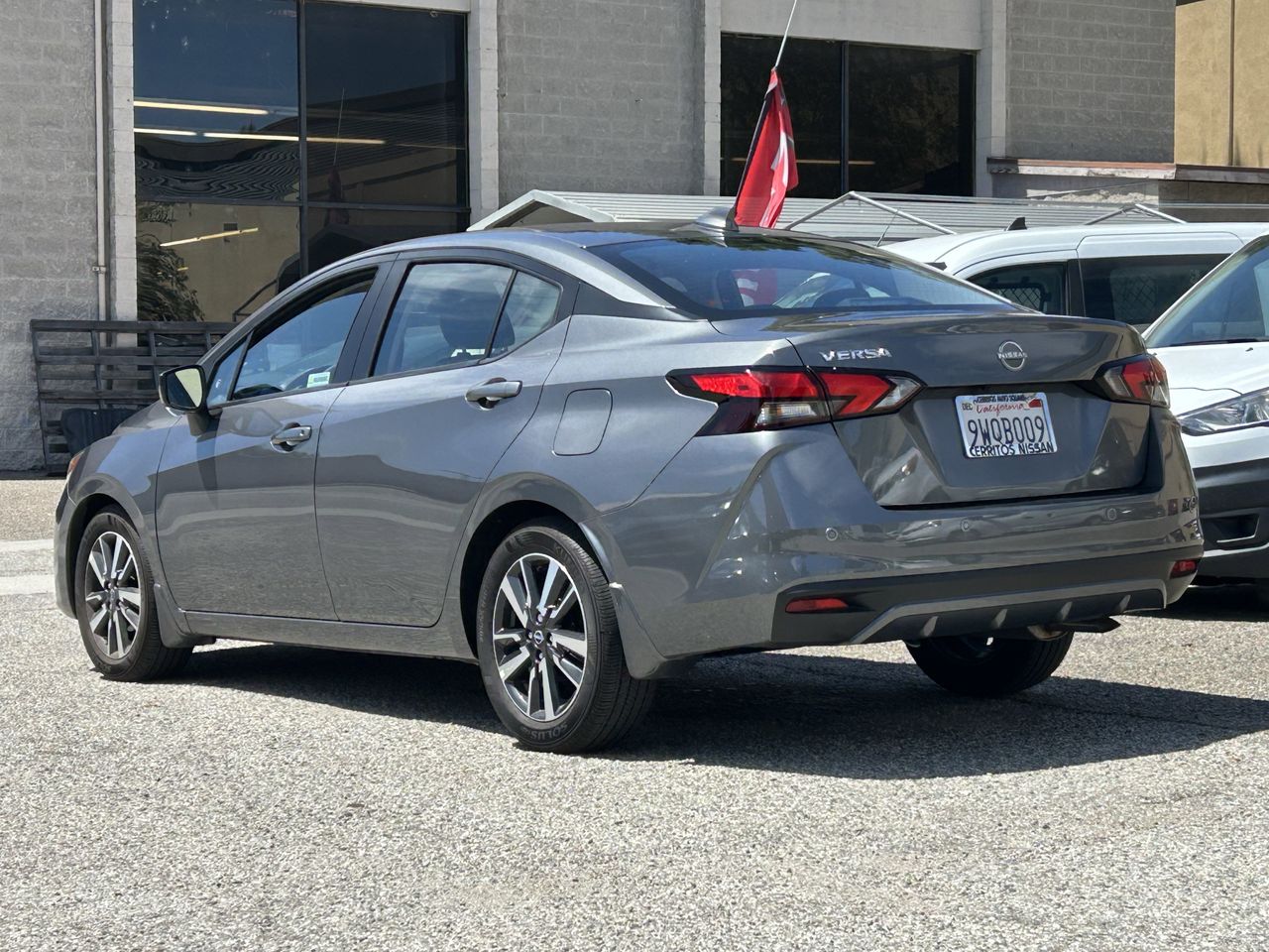 2025 Nissan Versa 1.6 SV photo 4