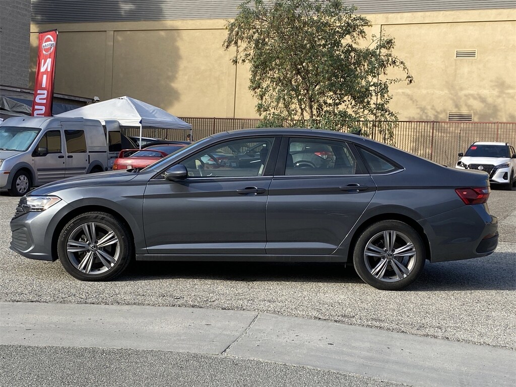 Used 2024 Volkswagen Jetta 1.5T SE Sedan
