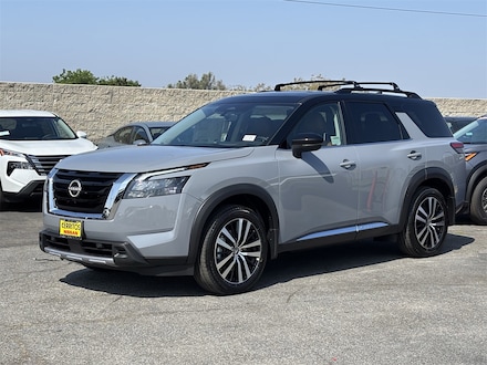2025 Nissan Pathfinder Platinum SUV