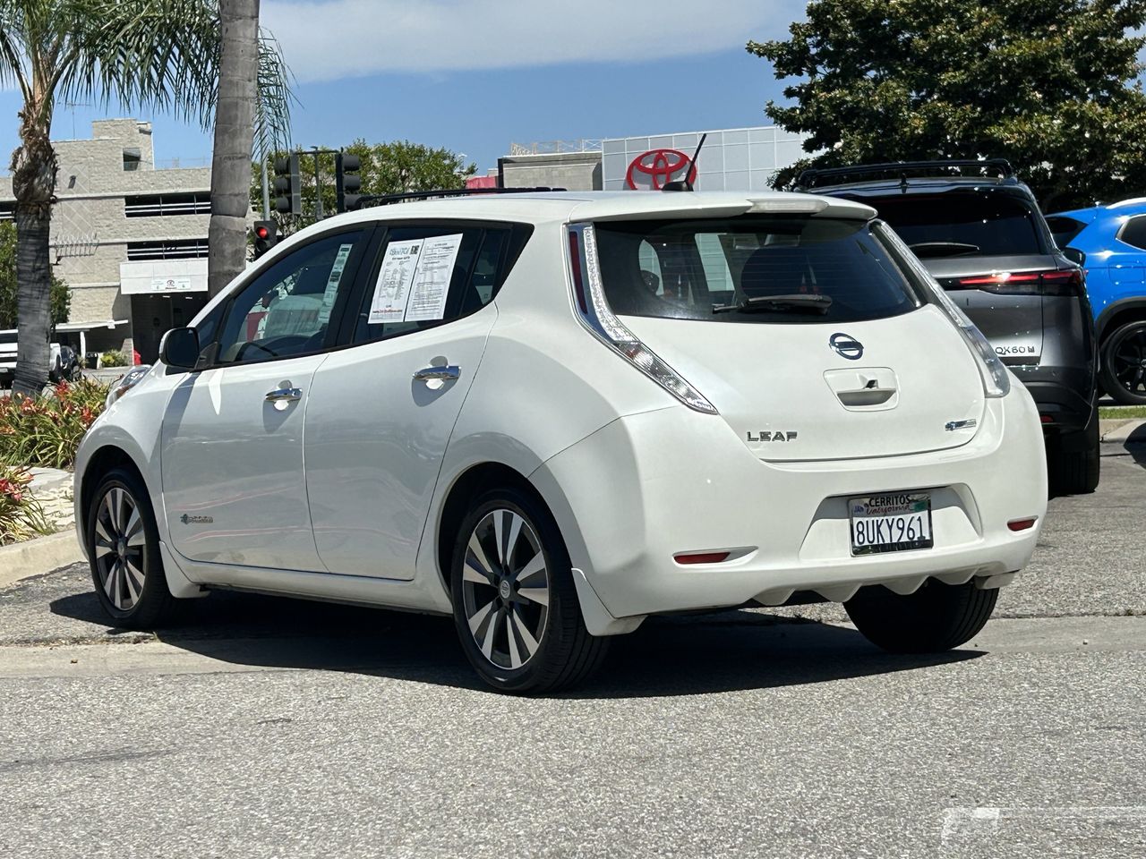 2016 Nissan LEAF SV photo 2