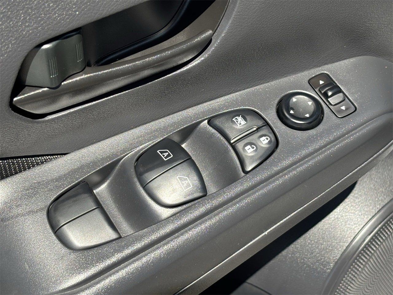 2025 Nissan KICKS PLAY Base - Photo 25