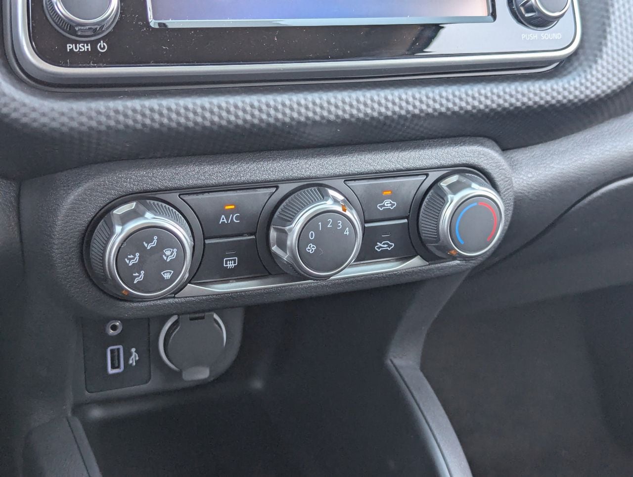 2025 Nissan KICKS PLAY Base - Photo 14