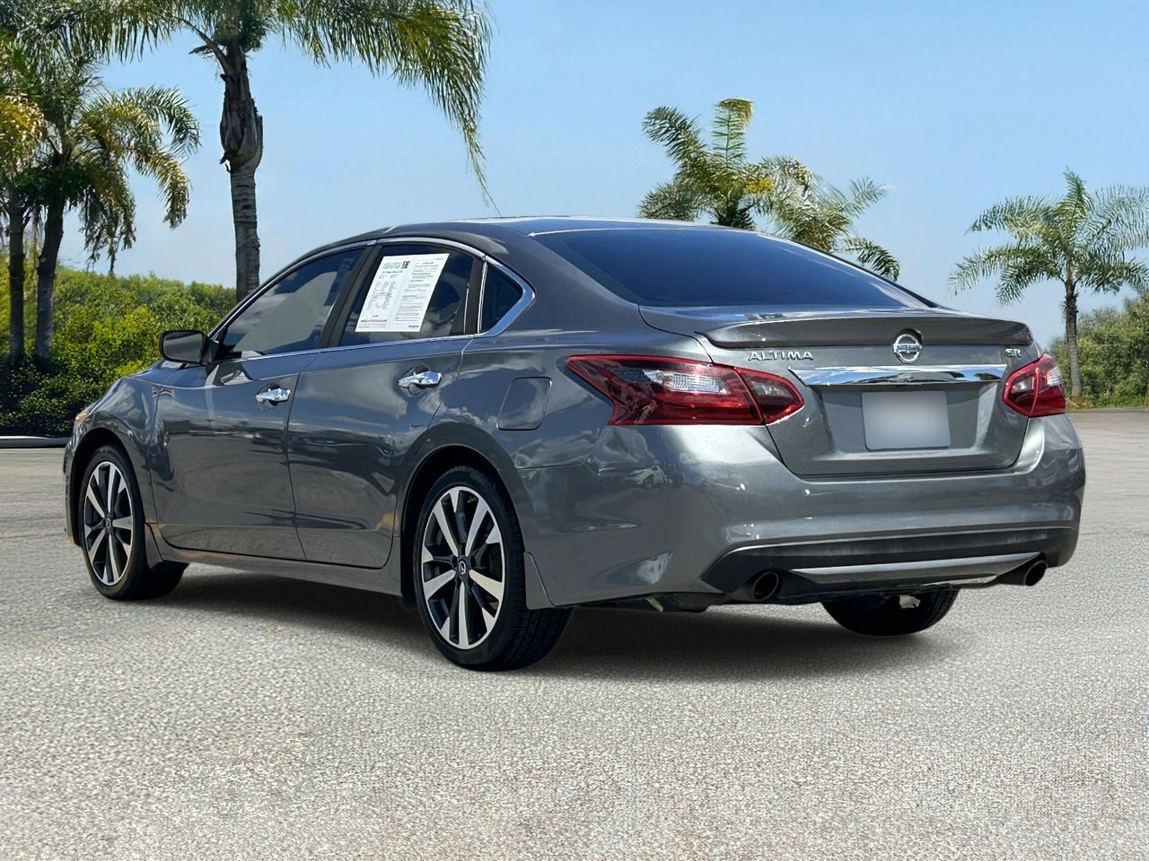 2017 Nissan Altima 2.5 SR photo 2