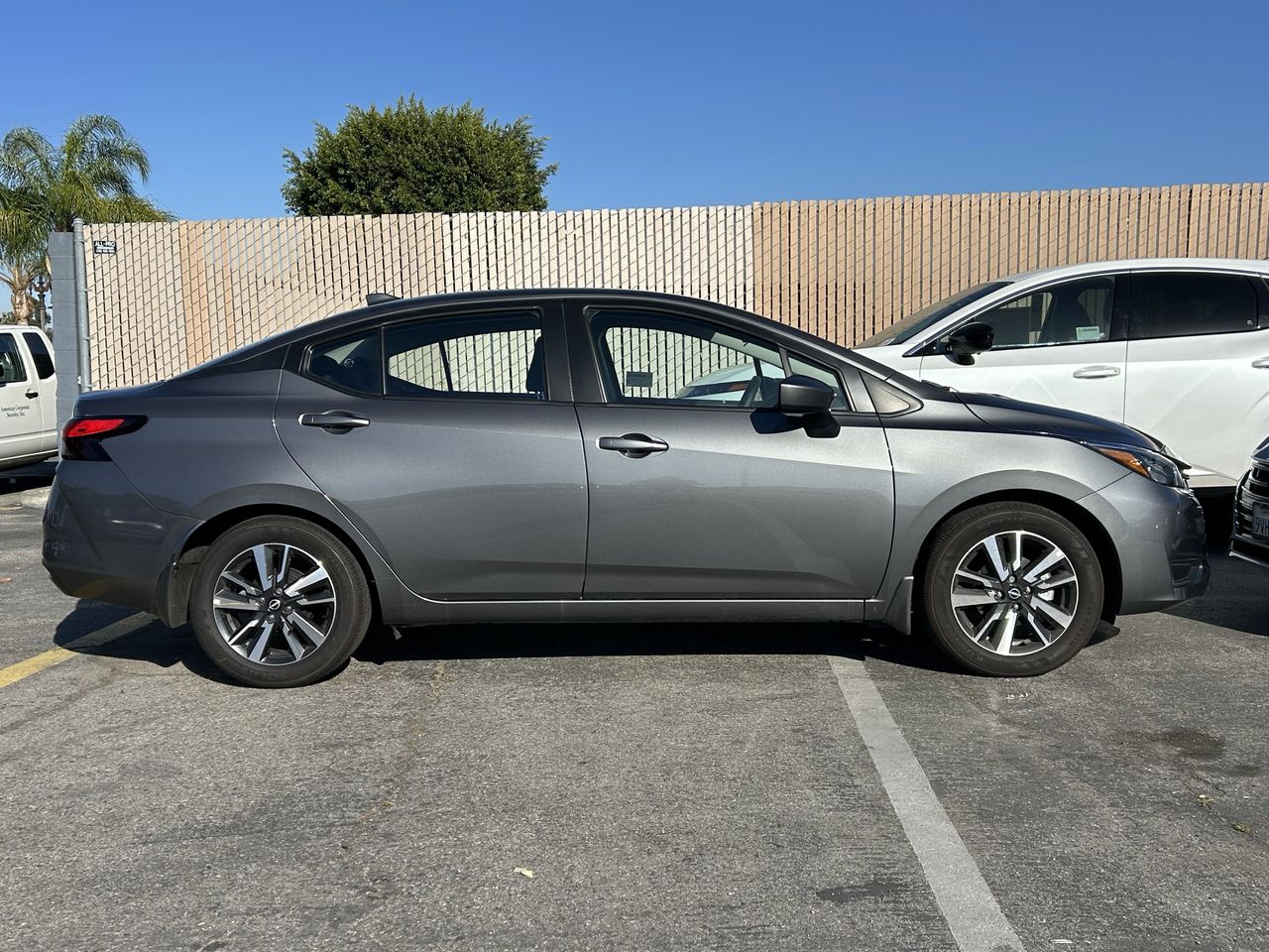 2025 Nissan Versa 1.6 SV photo 3