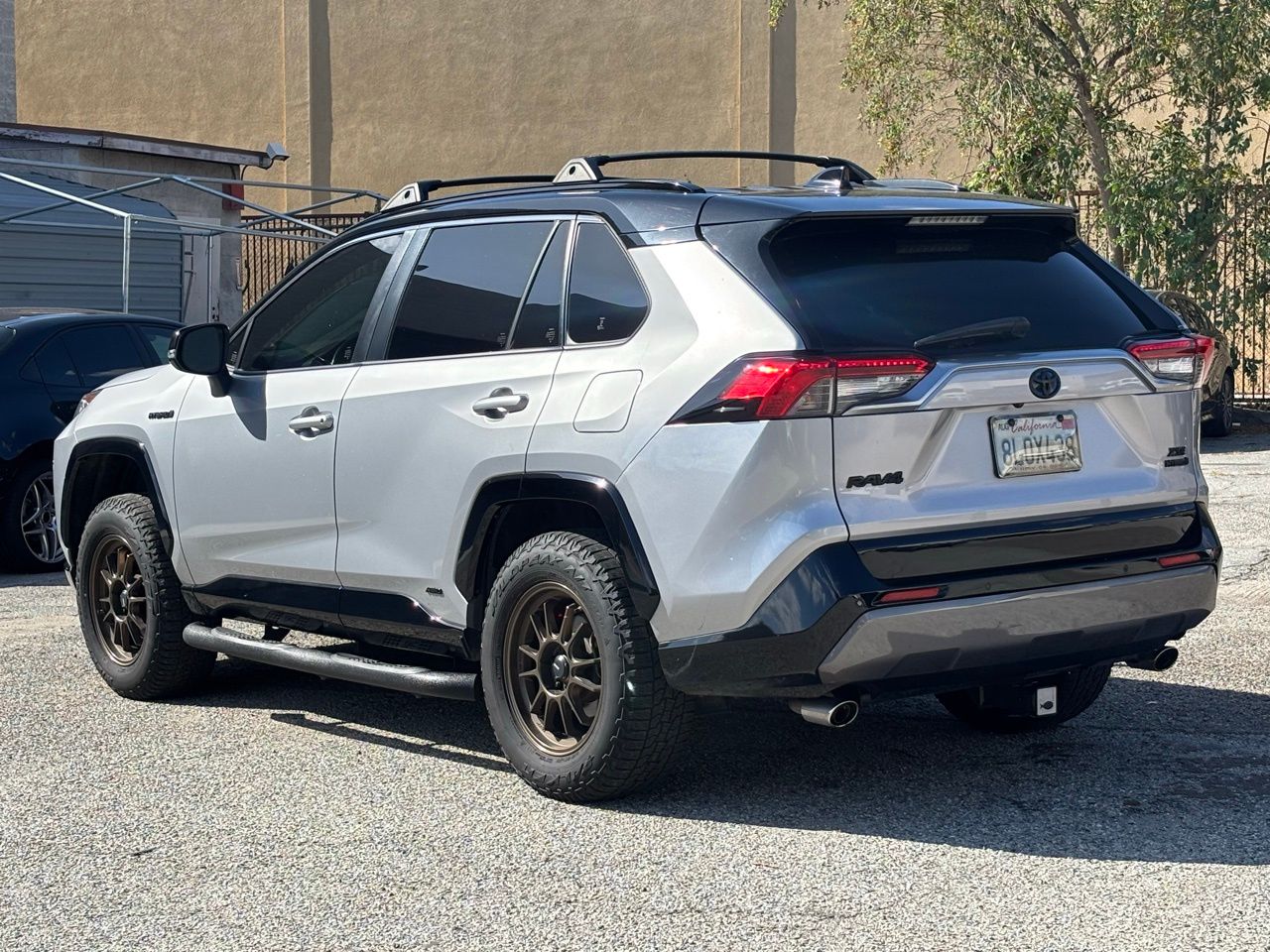 2019 Toyota RAV4 Hybrid XSE photo 4
