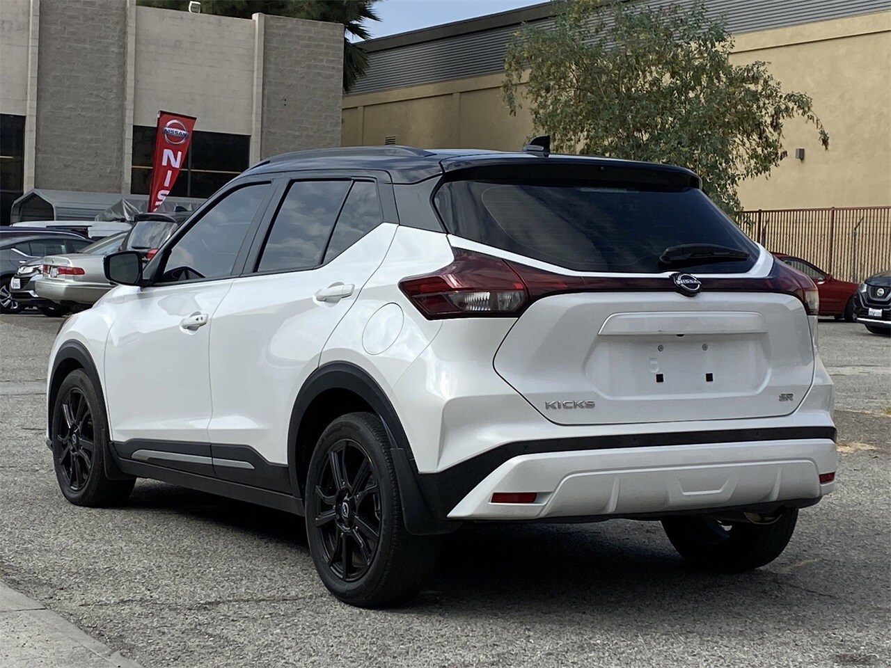 2023 Nissan Kicks SR photo 4