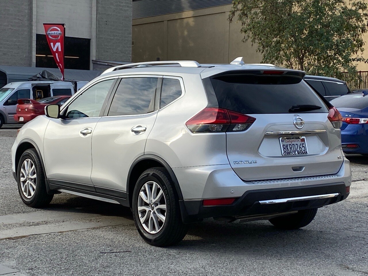 2019 Nissan Rogue SV photo 2