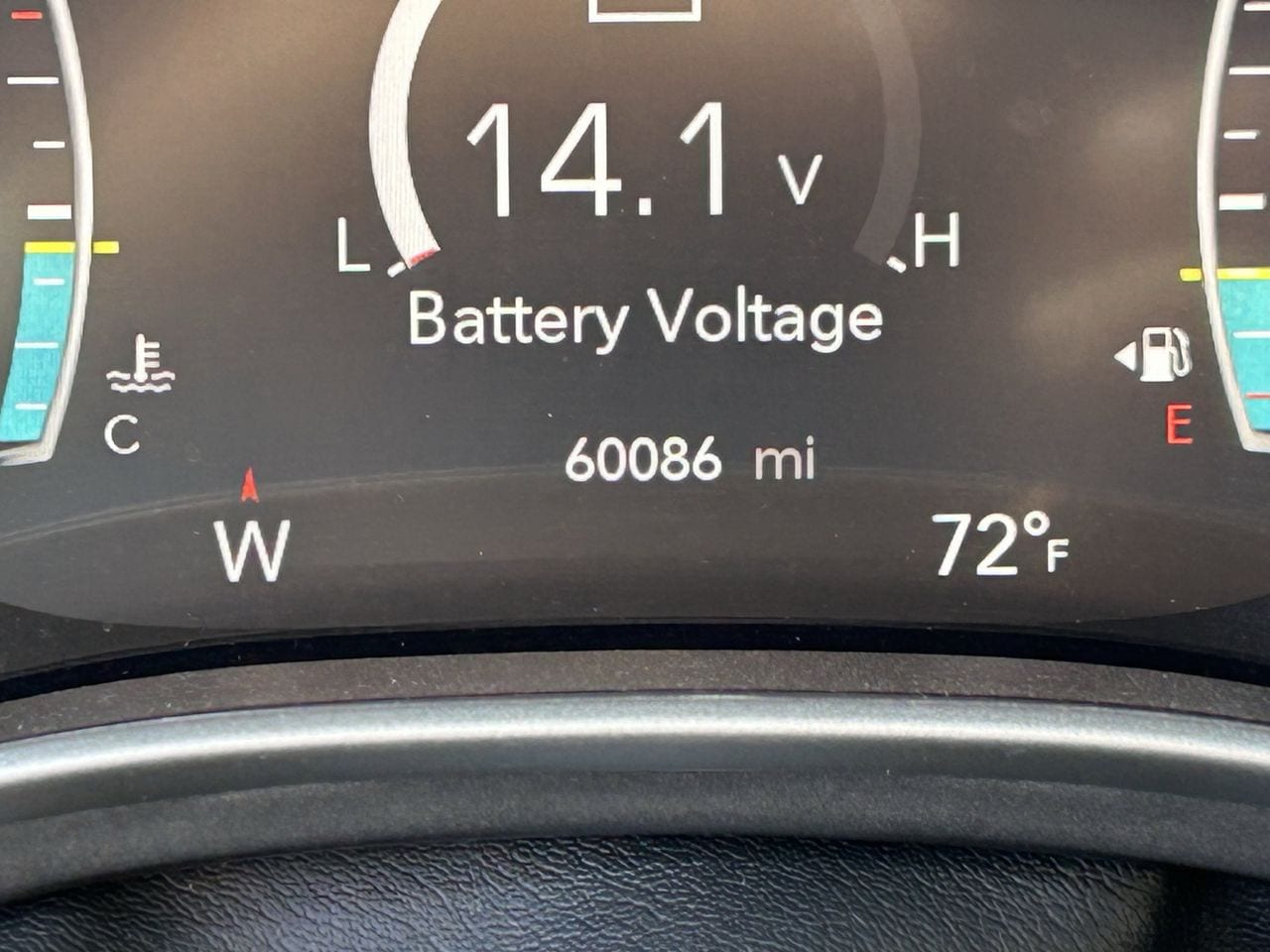 2022 Chrysler Pacifica Touring L photo 2