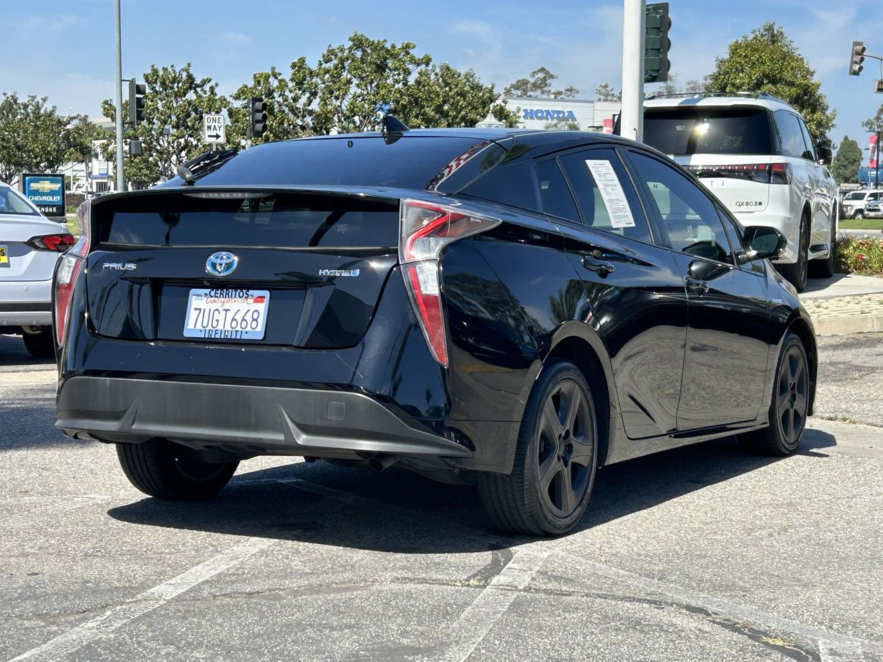 2016 Toyota Prius Three Touring photo 4