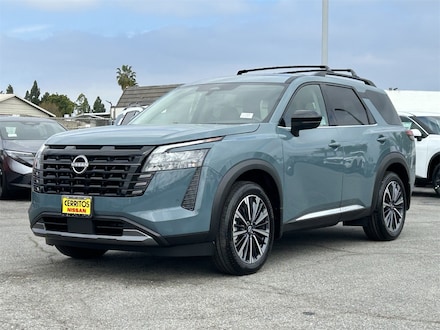 2026 Nissan Pathfinder Platinum SUV