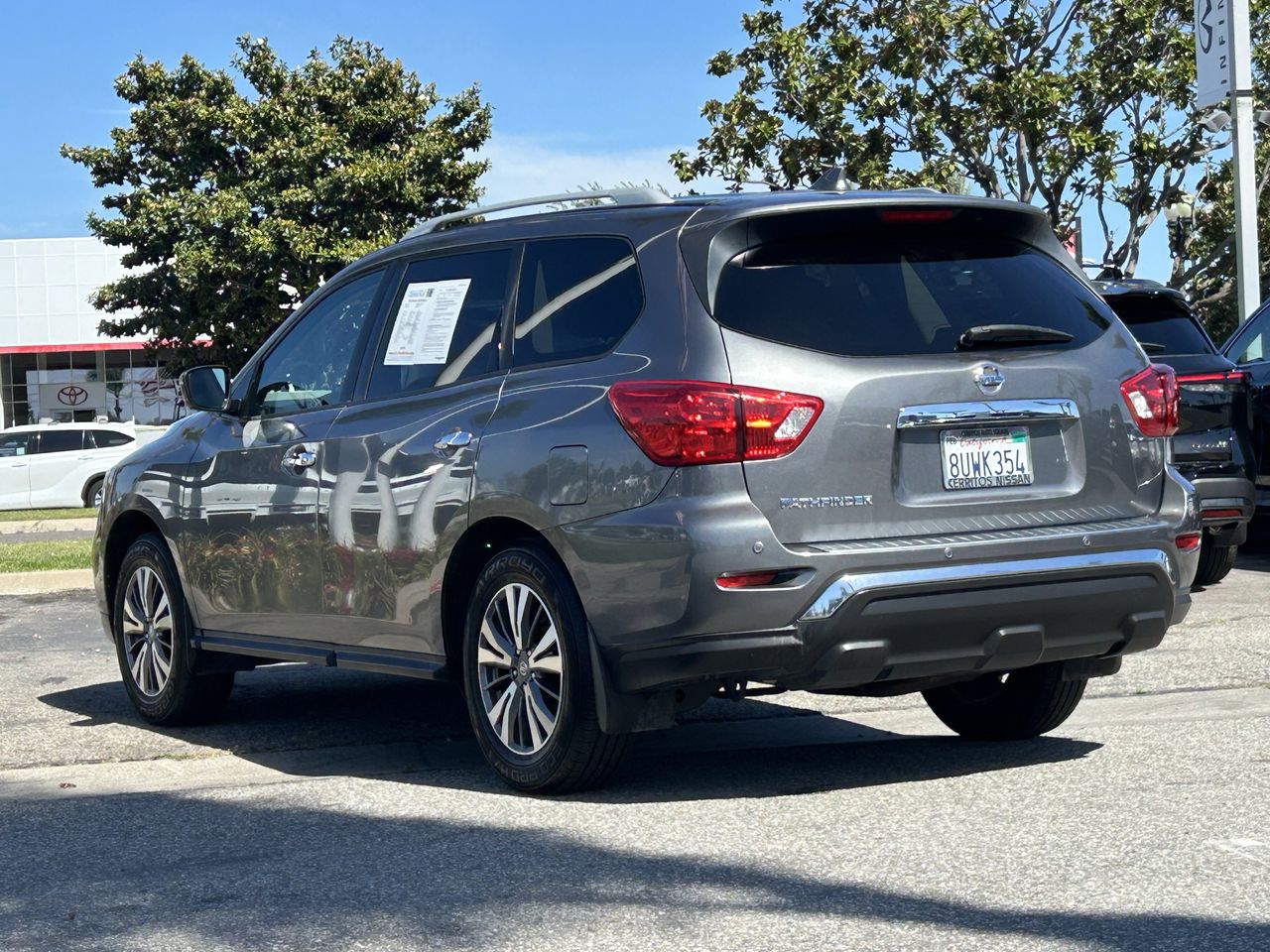 2020 Nissan Pathfinder S photo 2