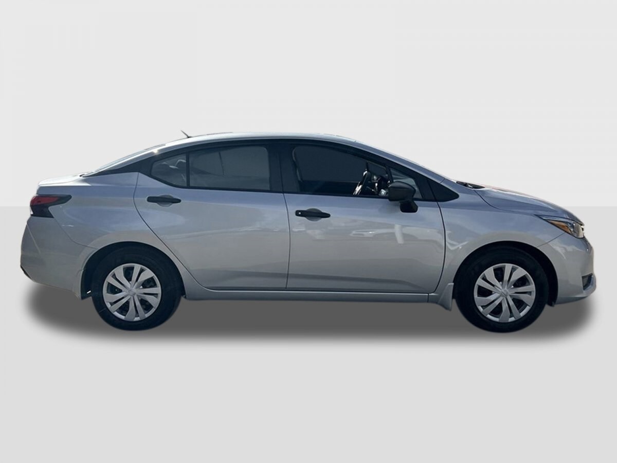 2025 Nissan Versa 1.6 S photo 3