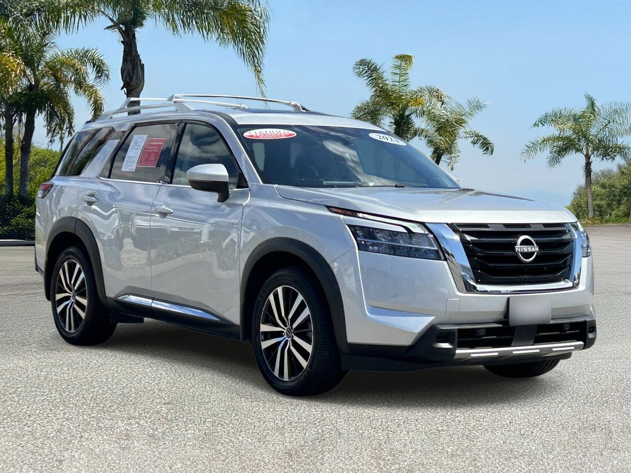 2023 Nissan Pathfinder Platinum photo 5