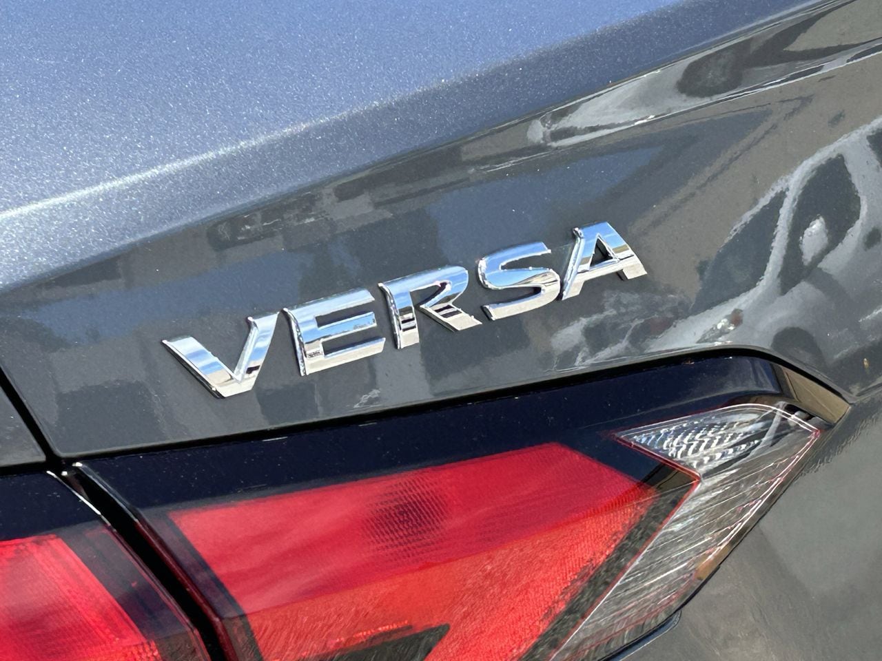 2025 Nissan Versa 1.6 SV photo 5