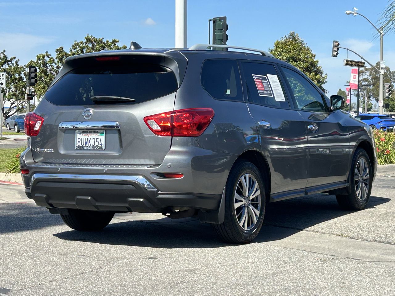 2020 Nissan Pathfinder S photo 4