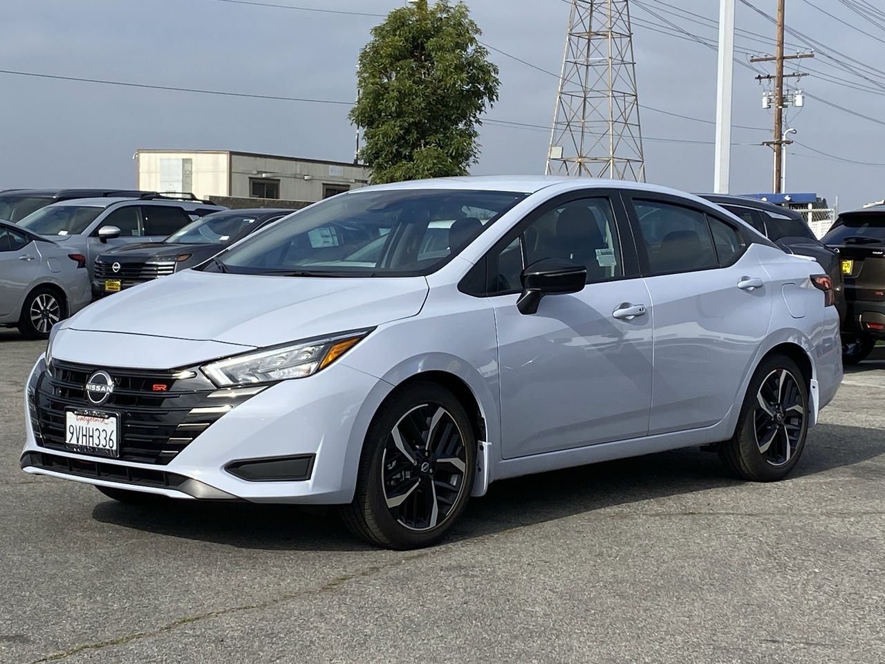 2025 Nissan Versa 1.6 SR photo 2