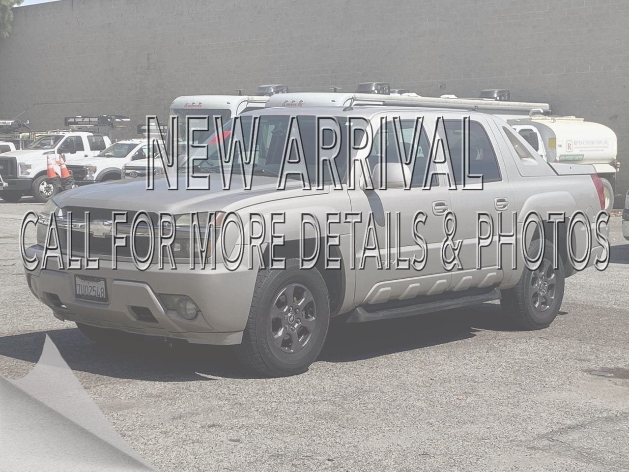 Silver Birch 2005 Chevrolet Avalanche Pickup Truck Rear-Wheel Drive 4-Speed Automatic Overdrive