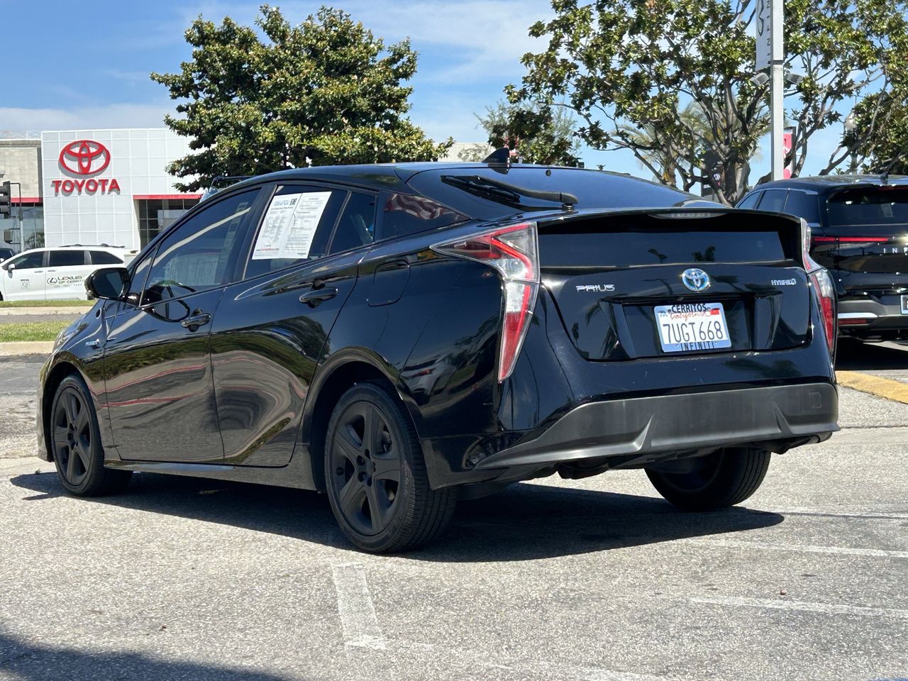 2016 Toyota Prius Three Touring photo 2